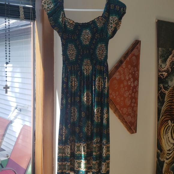 Dress - Picture 1 of 3